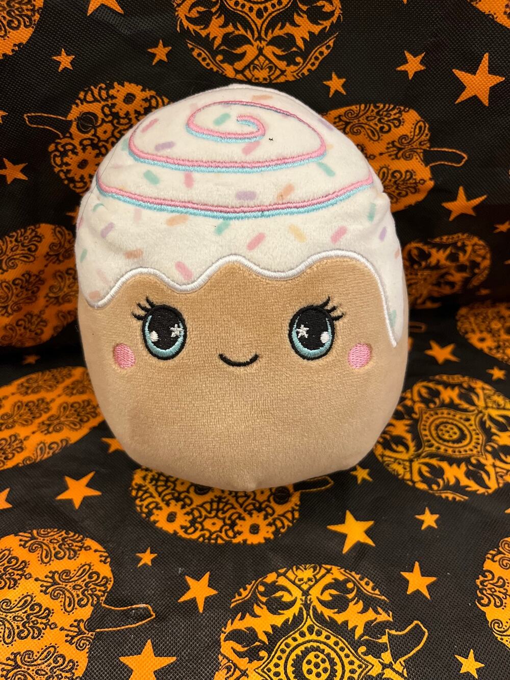Cinnamon roll stuffie